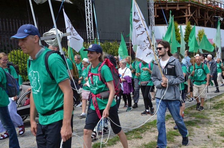 XVIII PPDŚ. Wejście na Jasną Górę diecezji świdnickiej