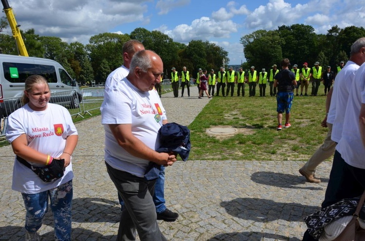 XVIII PPDŚ. Wejście na Jasną Górę diecezji świdnickiej