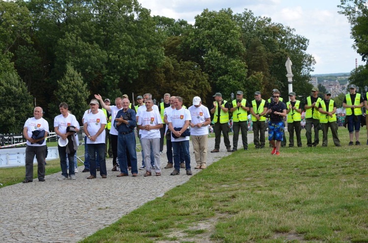 XVIII PPDŚ. Wejście na Jasną Górę diecezji świdnickiej