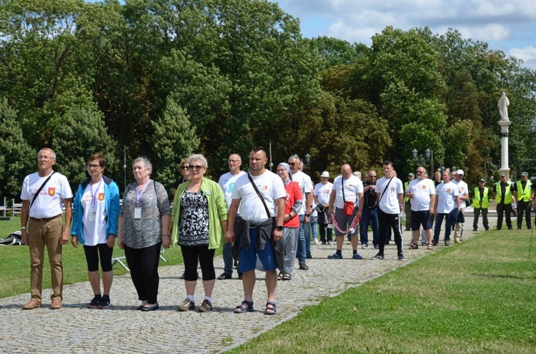 XVIII PPDŚ. Wejście na Jasną Górę diecezji świdnickiej