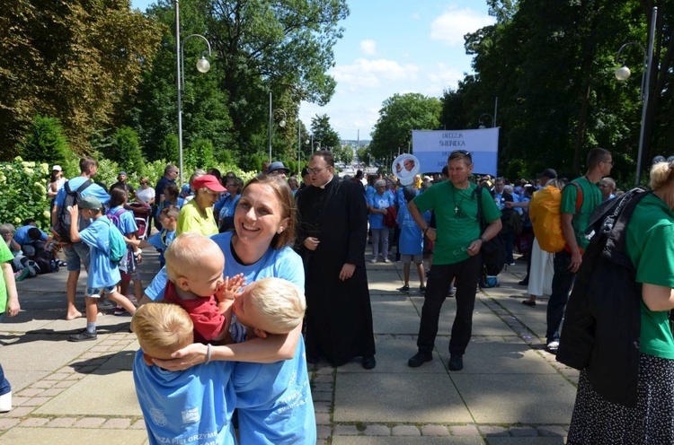 XVIII PPDŚ. Wejście na Jasną Górę diecezji świdnickiej