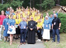 ▲	Uczestnicy obozu spotkali się na wspólnej Mszy św.  z abp. Józefem Górzyńskim.