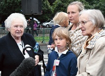 Danuta Chaber z siostrą Reginą Borkowską na uroczystości przyjechały  z dziećmi, wnukami  i prawnukami.