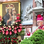 	Abp Skworc podczas majowego spotkania mężczyzn i młodzieńców w Piekarach Śląskich.