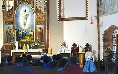 Rekolekcje głoszone przez bp. Edwarda Dajczaka i ks. Rafała Jarosiewicza odbywały się w śwityni parafialnej w Płotach.