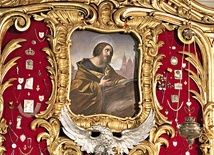▲	Obraz przedstawiający apostoła znajduje się na zasuwie – w głównym ołtarzu.