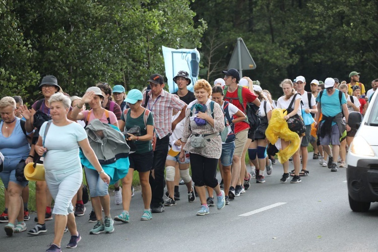 19. Pielgrzymka Dekanatu Czechowickiego na Jasną Górę - na trasie