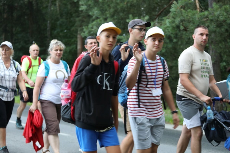 19. Pielgrzymka Dekanatu Czechowickiego na Jasną Górę - na trasie