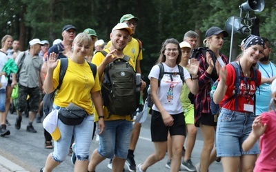 Pielgrzymi w przedostatnim dniu wędrówki na Jasną Górę