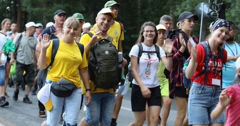 Pielgrzymi w przedostatnim dniu wędrówki na Jasną Górę