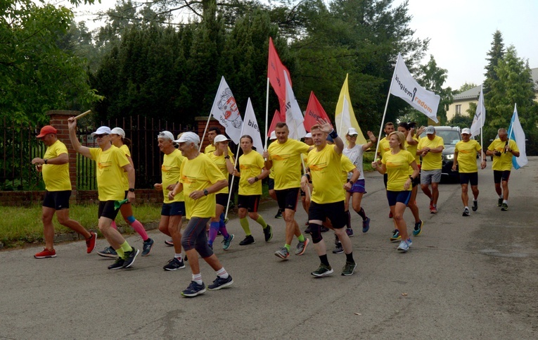W takiej wędrówce do Czarnej Madonny bierze udział 31 osób.
