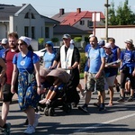 Abp Tadeusz Wojda na trasie pieszych pielgrzymek na Jasną Górę