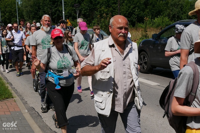 Abp Tadeusz Wojda na trasie pieszych pielgrzymek na Jasną Górę