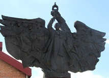 Pomnik ks. Ignacego Skorupki w Ossowie.