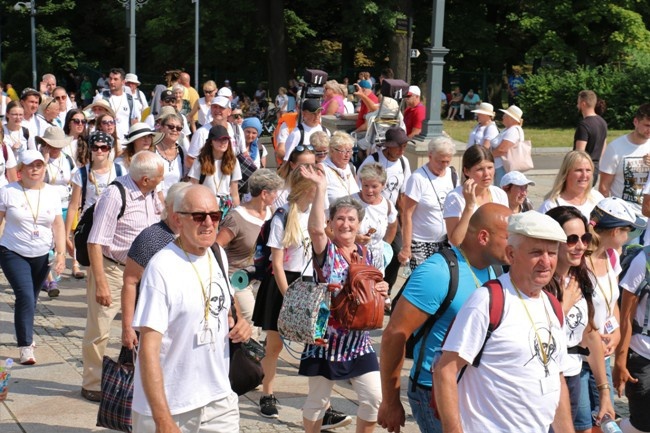 Wejście pielgrzymki na Jasną Górę