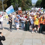 Wejście pielgrzymki na Jasną Górę