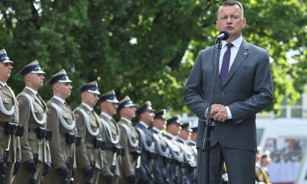 Szef MON wyróżnił żołnierzy ratujących życie