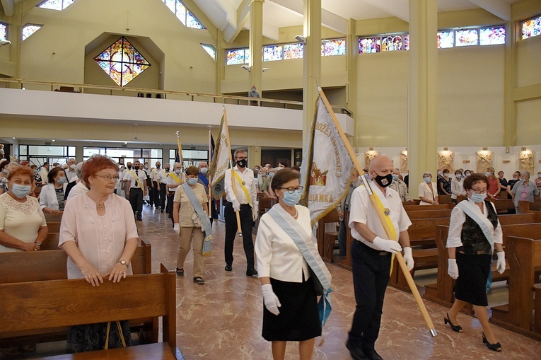 Abp Mirosław Adamczyk w sanktuarium MB Fatimskiej