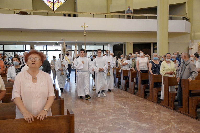 Abp Mirosław Adamczyk w sanktuarium MB Fatimskiej