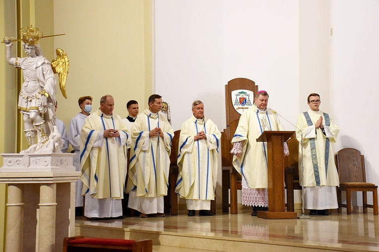 Abp Mirosław Adamczyk w sanktuarium MB Fatimskiej