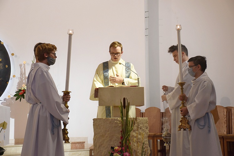 Abp Mirosław Adamczyk w sanktuarium MB Fatimskiej