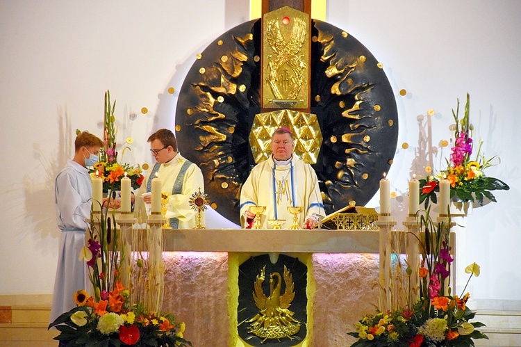 Abp Mirosław Adamczyk w sanktuarium MB Fatimskiej