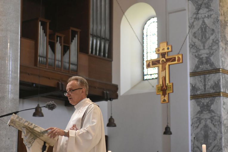 Radosne spotkanie oaz przy kościele pw. św. Anzelma w Rzymie