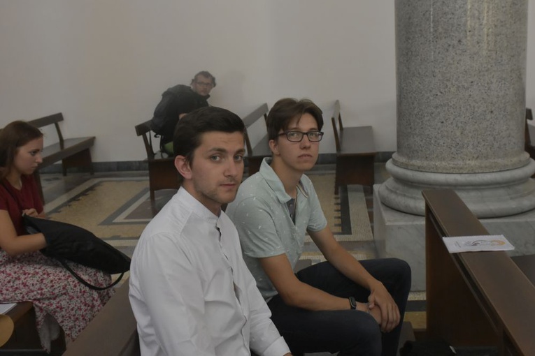 Radosne spotkanie oaz przy kościele pw. św. Anzelma w Rzymie