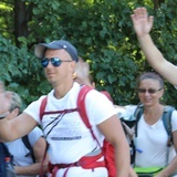 30. Pielgrzymka Diecezji Bielsko-Żywieckiej na Jasną Górę - grupy hałcnowskie na trasie