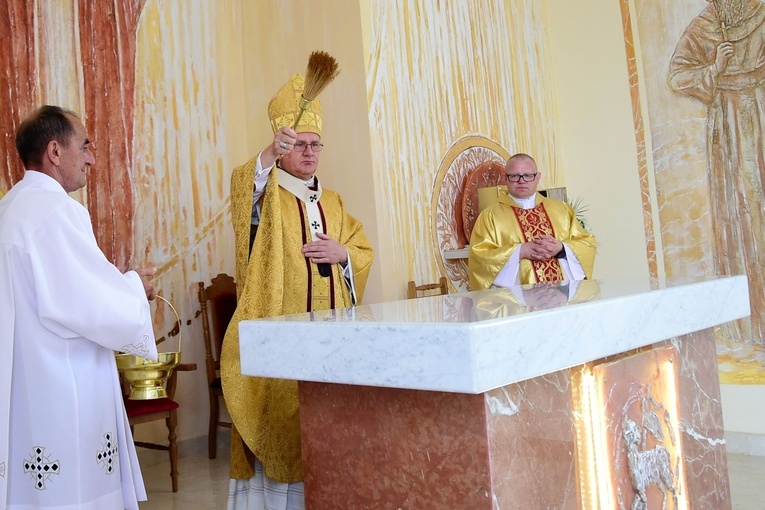Zagaje. Poświęcenie kościoła