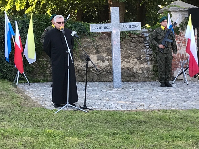 Proboszcz dziećmorowickiej parafii dziękował za pomoc w organizacji uroczystości.