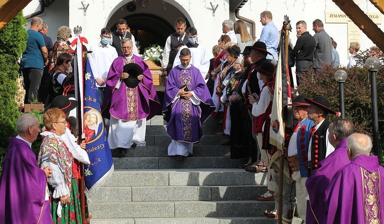 Uroczystości pogrzebowe śp. ks. kan. Wojciecha Janke w Lalikach