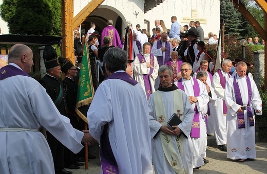 Uroczystości pogrzebowe śp. ks. kan. Wojciecha Janke w Lalikach