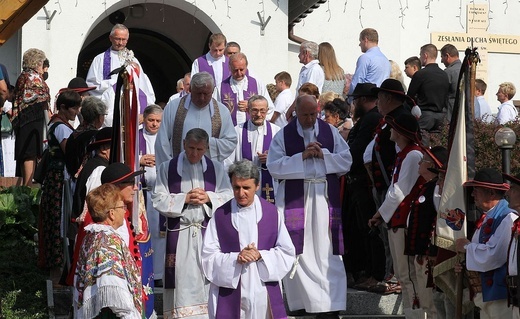 Uroczystości pogrzebowe śp. ks. kan. Wojciecha Janke w Lalikach