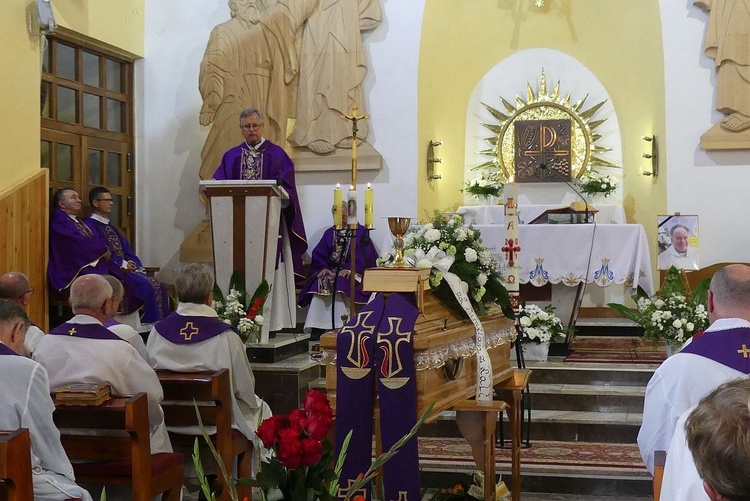 Uroczystości pogrzebowe śp. ks. kan. Wojciecha Janke w Lalikach