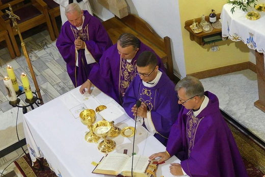 Uroczystości pogrzebowe śp. ks. kan. Wojciecha Janke w Lalikach