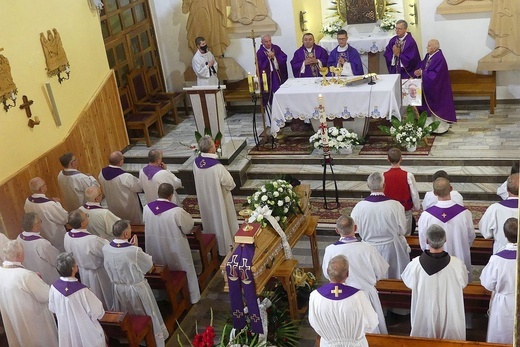 Uroczystości pogrzebowe śp. ks. kan. Wojciecha Janke w Lalikach