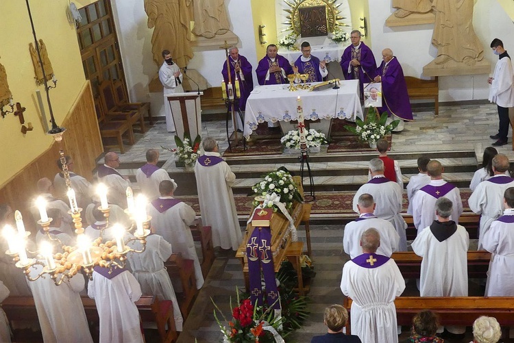 Uroczystości pogrzebowe śp. ks. kan. Wojciecha Janke w Lalikach