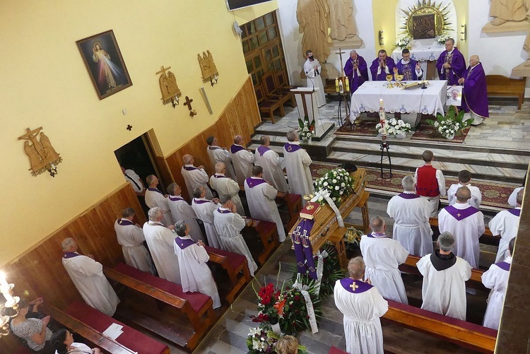 Uroczystości pogrzebowe śp. ks. kan. Wojciecha Janke w Lalikach