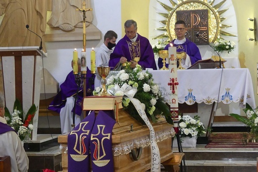 Uroczystości pogrzebowe śp. ks. kan. Wojciecha Janke w Lalikach