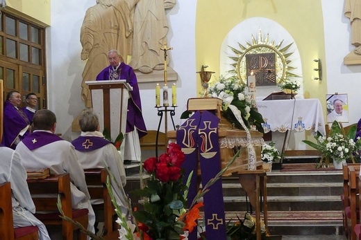 Uroczystości pogrzebowe śp. ks. kan. Wojciecha Janke w Lalikach