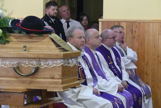 Uroczystości pogrzebowe śp. ks. kan. Wojciecha Janke w Lalikach