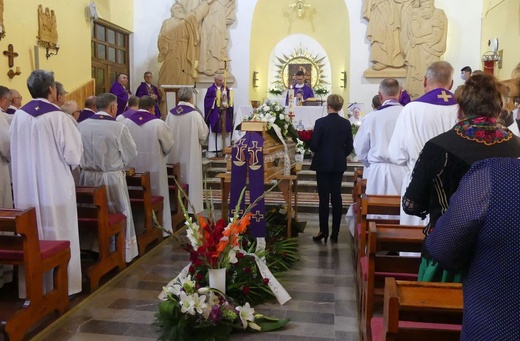 Uroczystości pogrzebowe śp. ks. kan. Wojciecha Janke w Lalikach