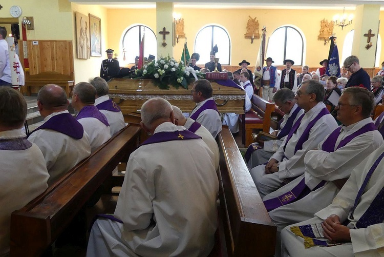 Uroczystości pogrzebowe śp. ks. kan. Wojciecha Janke w Lalikach