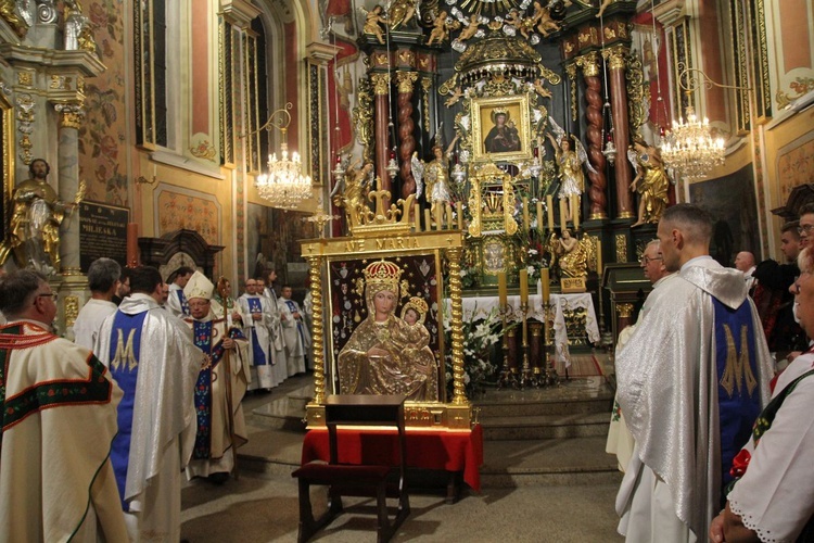 Abp Grzegorz Ryś na nabożeństwie fatimskim z góralami w Rychwałdzie