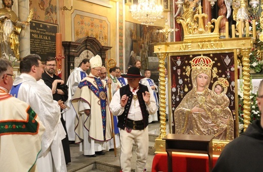 Abp Grzegorz Ryś na nabożeństwie fatimskim z góralami w Rychwałdzie