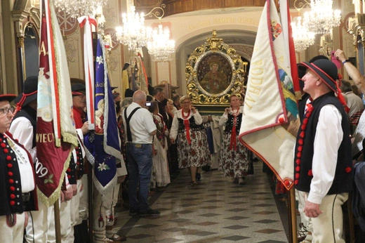 Abp Grzegorz Ryś na nabożeństwie fatimskim z góralami w Rychwałdzie