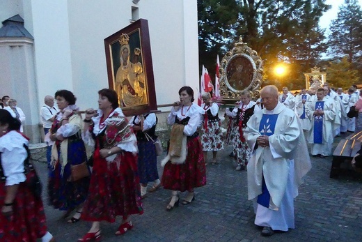 Abp Grzegorz Ryś na nabożeństwie fatimskim z góralami w Rychwałdzie