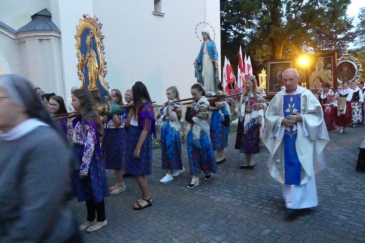 Abp Grzegorz Ryś na nabożeństwie fatimskim z góralami w Rychwałdzie