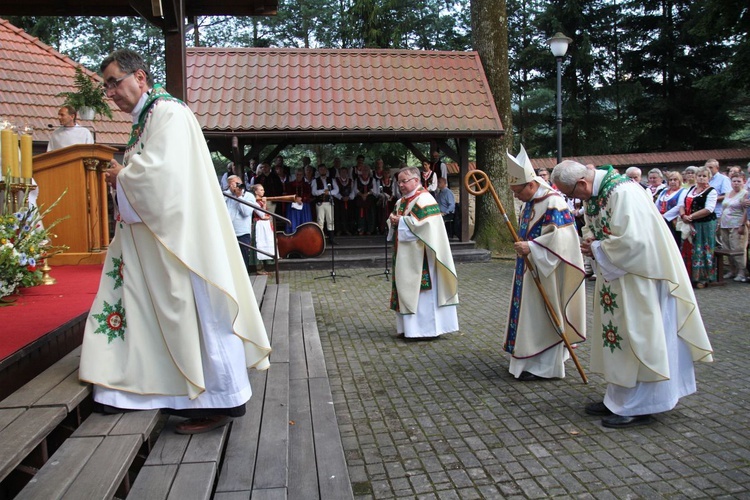 Abp Grzegorz Ryś na nabożeństwie fatimskim z góralami w Rychwałdzie